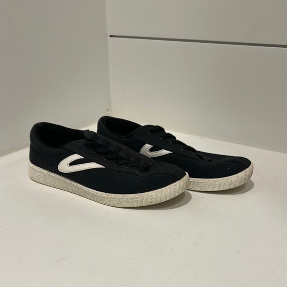 Tretorn Black and White Sneakers with Curved Stripe